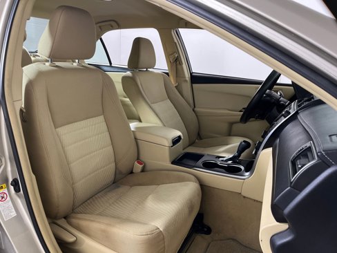Used 2015 Toyota Camry LE image 26