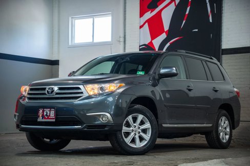 Used 2012 Toyota Highlander SE image 1