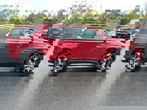 Used 2018 Chevrolet Traverse LT image 8