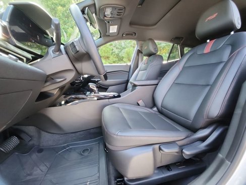 Certified 2025 Chevrolet Trax RS w/ Sunroof Package image 24