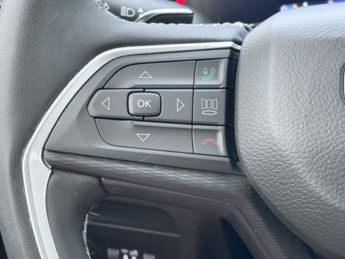 Used 2023 Jeep Grand Cherokee L Laredo image 35