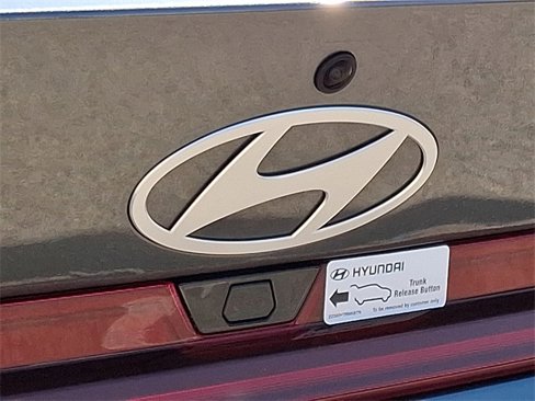 Certified 2025 Hyundai Elantra SEL image 29