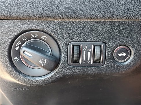 Used 2017 Chrysler 300 C image 27