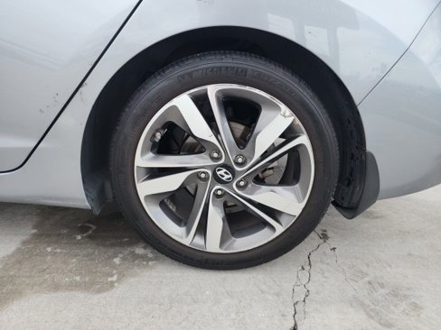 Used 2015 Hyundai Elantra Limited w/ Option Group 05 image 16