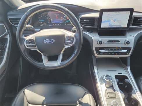 Used 2022 Ford Explorer XLT image 5