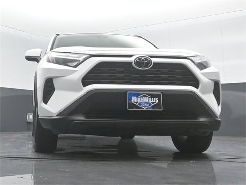 Used 2022 Toyota RAV4 XLE image 18