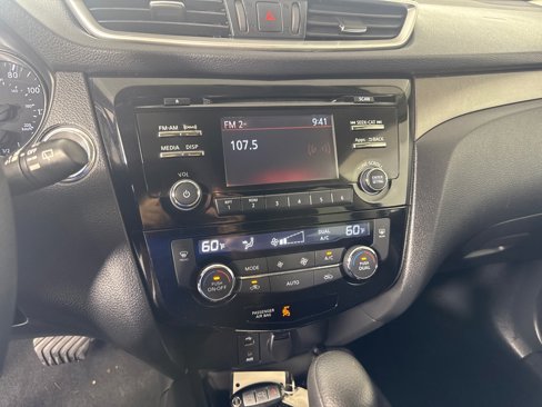 Used 2016 Nissan Rogue SV image 13