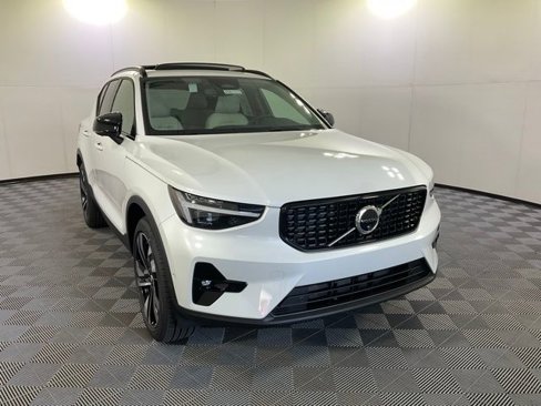 New 2025 Volvo XC40 B5 Plus w/ Protection Package Premier image 2