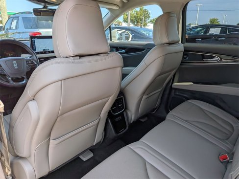 Used 2022 Lincoln Nautilus Reserve w/ Luxury Package image 28
