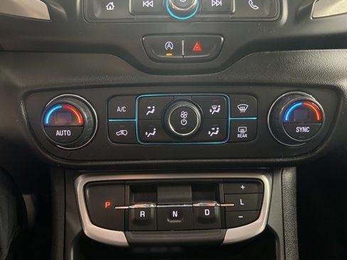 Used 2022 GMC Terrain SLE image 17
