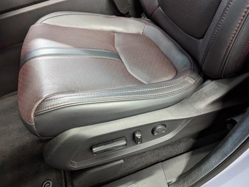 Certified 2025 Honda Pilot Black Edition image 16