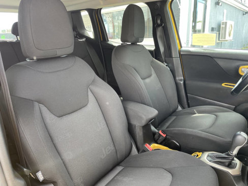 Used 2015 Jeep Renegade Latitude w/ Cold Weather Group II image 38