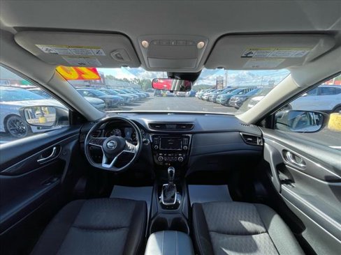 Used 2020 Nissan Rogue SV image 9