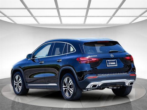 Used 2025 Mercedes-Benz GLA 250 4MATIC image 2