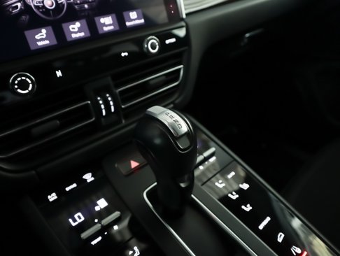 Certified 2023 Porsche Macan image 19