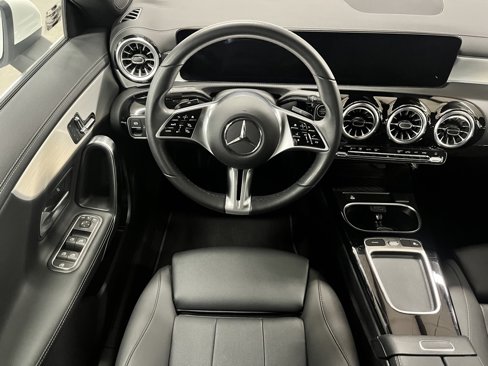 Used 2025 Mercedes-Benz CLA 250 image 12