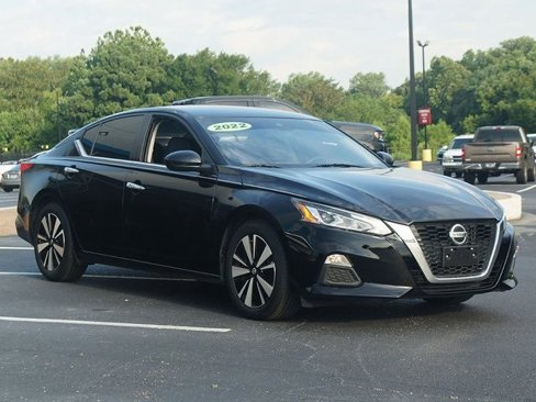 Used 2022 Nissan Altima 2.5 SV image 2