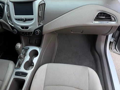 Used 2017 Chevrolet Cruze LS image 19