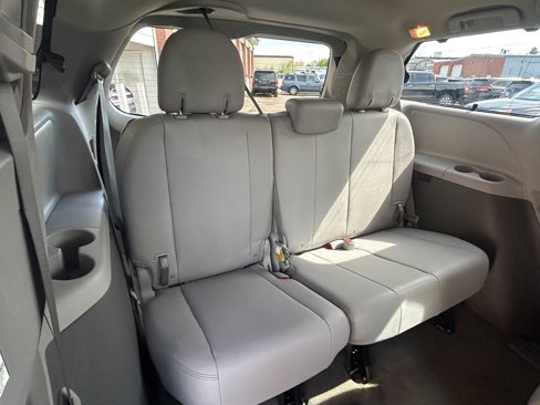 Used 2018 Toyota Sienna XLE image 42
