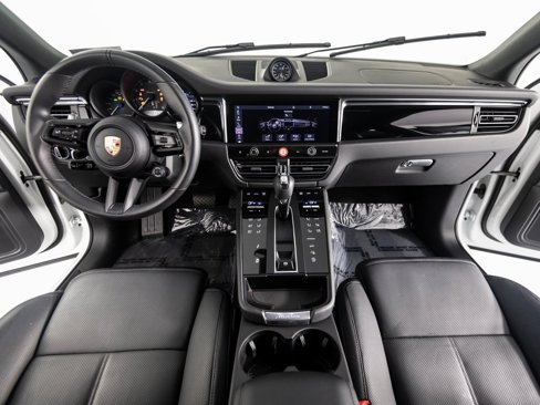 Certified 2025 Porsche Macan Turbo image 21