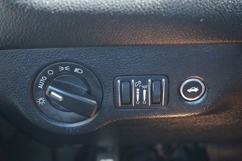 Used 2017 Dodge Challenger SXT image 23