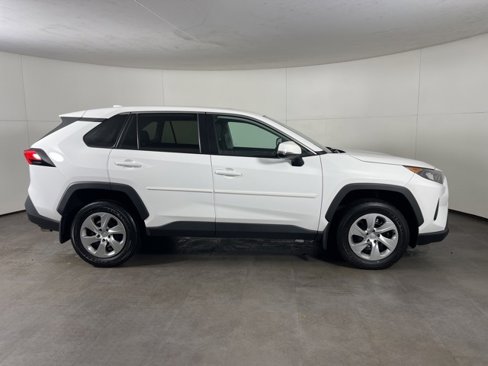 Used 2022 Toyota RAV4 LE image 8