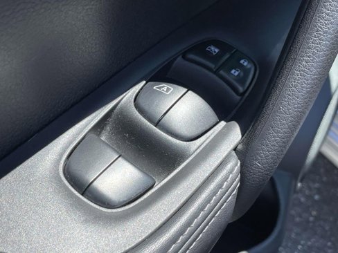 Used 2022 Nissan Rogue Sport SV w/ Technology Package image 17
