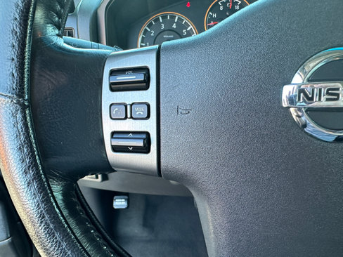 Used 2010 Nissan Titan LE w/ Technology Pkg image 13