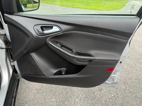 Used 2015 Ford Focus SE image 43