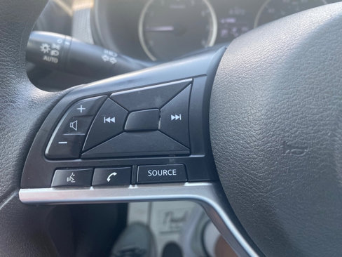 Used 2020 Nissan Kicks S image 20