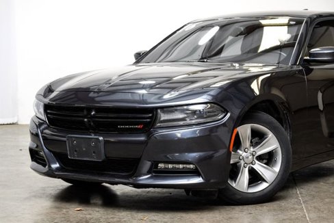 Used 2016 Dodge Charger SXT w/ Navigation & Travel Group image 3