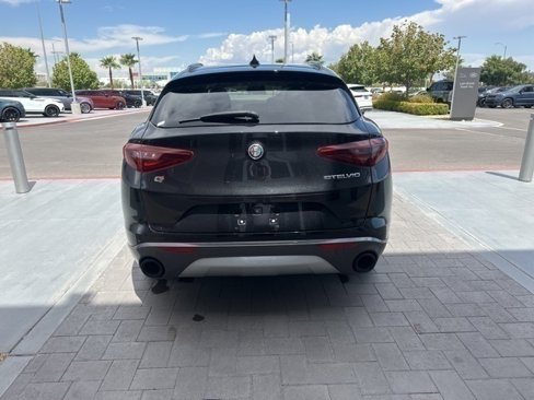 Used 2023 Alfa Romeo Stelvio Ti image 4