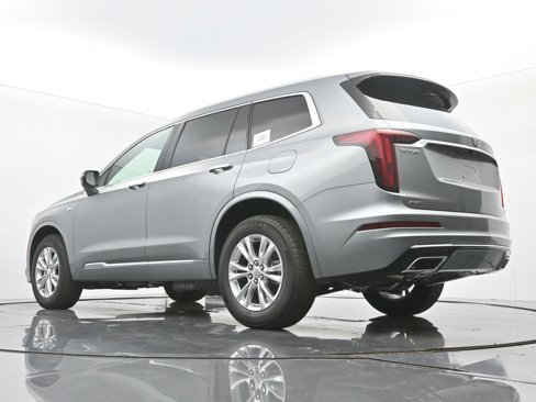 New 2025 Cadillac XT6 Luxury image 17