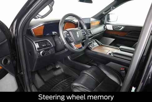 Used 2018 Lincoln Navigator Reserve w/ Technology Package image 32