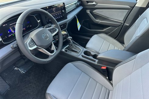 New 2025 Volkswagen Jetta SE image 9