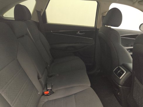 Used 2020 Kia Sorento LX image 19