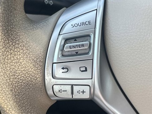 Used 2015 Nissan Rogue SV image 28
