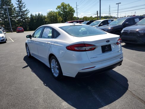 Used 2020 Ford Fusion SE image 2