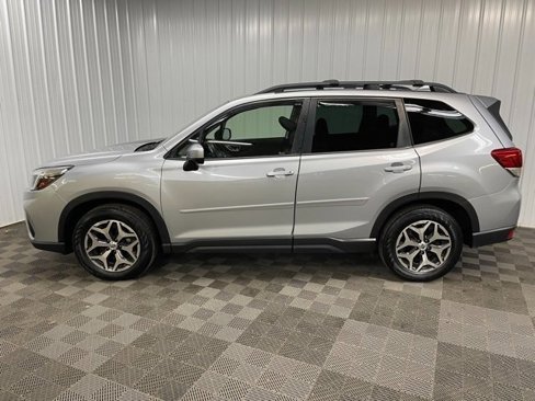 Used 2020 Subaru Forester Premium image 2