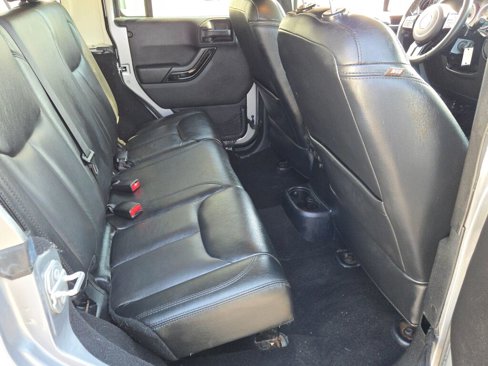 Used 2015 Jeep Wrangler Unlimited Sahara image 9