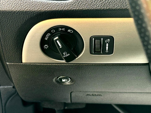 Used 2020 Dodge Durango SXT image 11