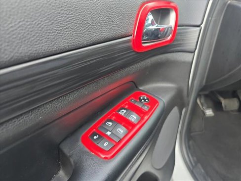Used 2021 Jeep Grand Cherokee Laredo image 9