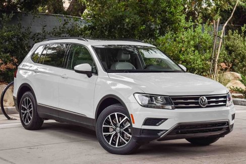 Used 2021 Volkswagen Tiguan SE w/ Panoramic Sunroof Package image 1