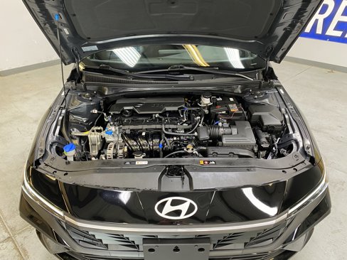 Used 2025 Hyundai Elantra Sport w/ Cargo Package image 9