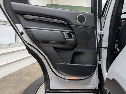 Used 2019 Land Rover Discovery HSE Luxury image 17