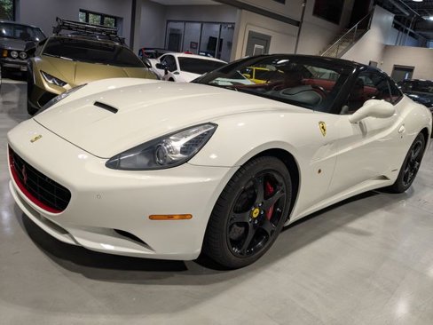 Used 2010 Ferrari California image 3