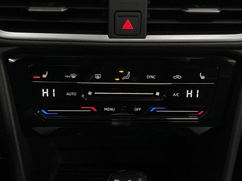 New 2025 Volkswagen Taos SE image 7
