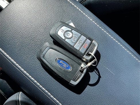 Used 2020 Ford Fusion Titanium image 11
