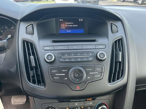 Used 2017 Ford Focus SE w/ Cold Weather Package image 16