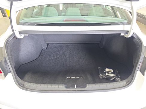 Certified 2021 Hyundai Elantra SEL w/ Convenience Package image 14
